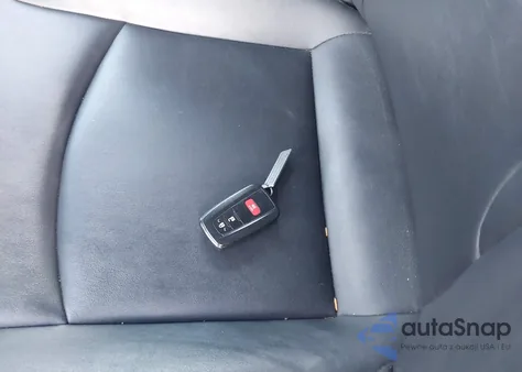 2017 Toyota Prius Three Touring z USA, uszkodzony, nr VIN JTDKARFU7H3034113